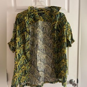 Fun patterned Paul Frederick shirt in medium. Rarely worn, in great condition.